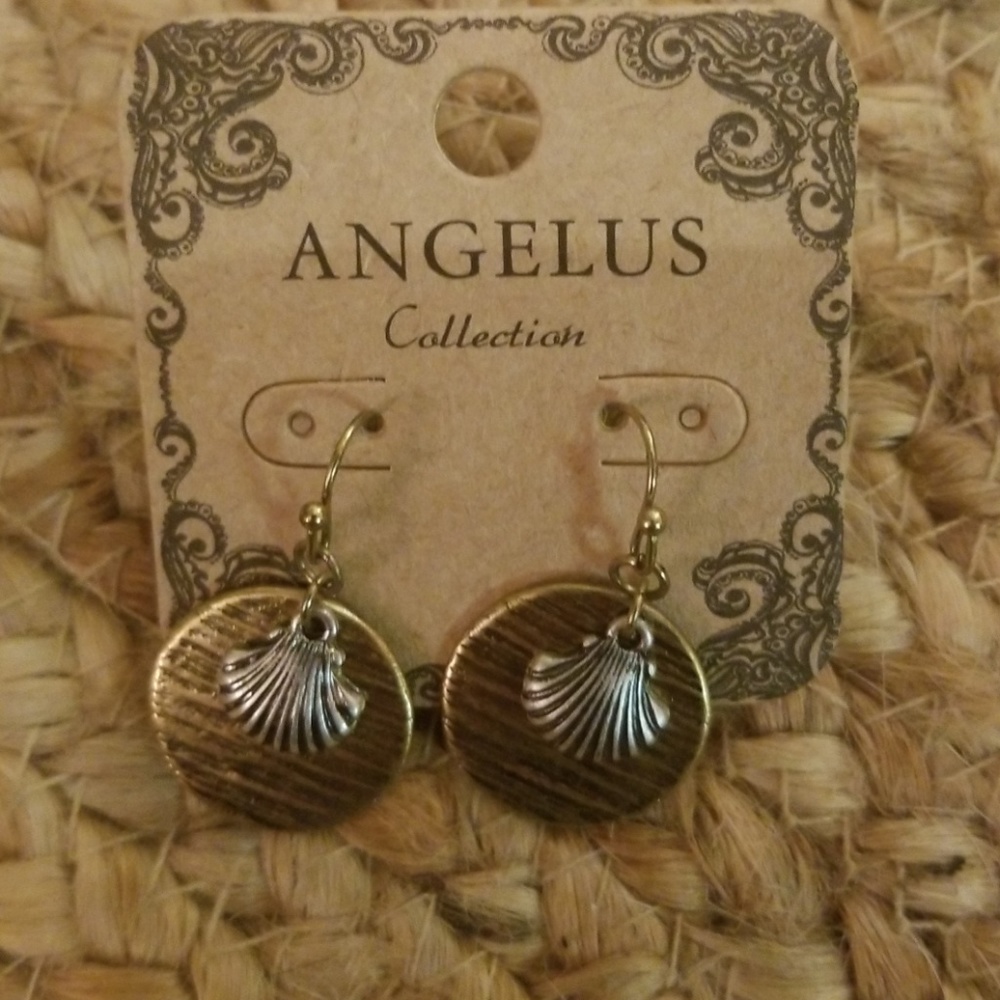 Earrings with shell deco NEW